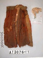 藏品(男子獸皮無袖短衣)的圖片